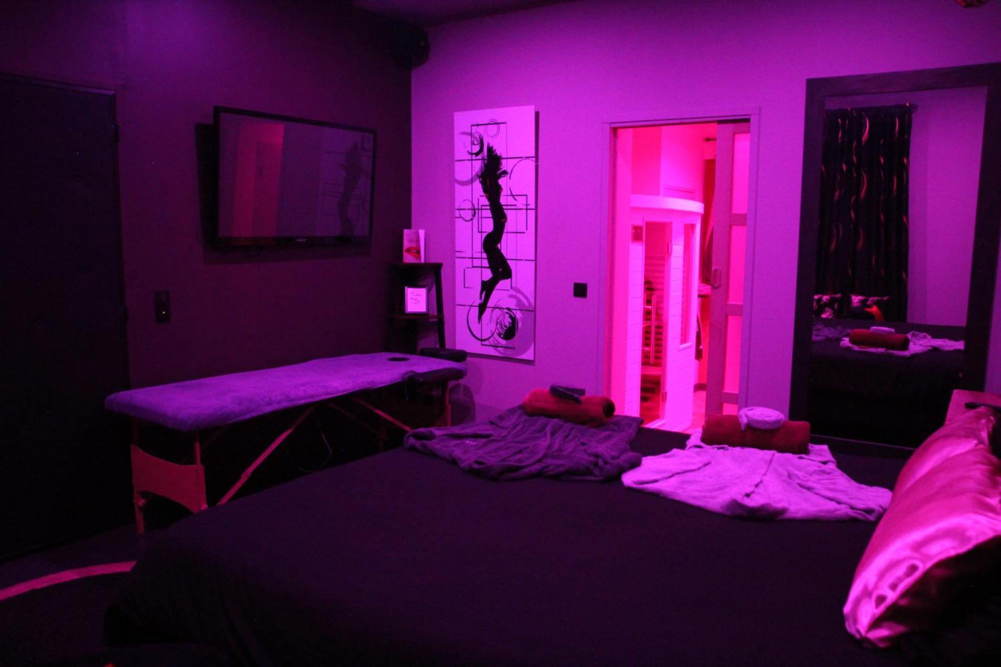 Love hotel Secret33